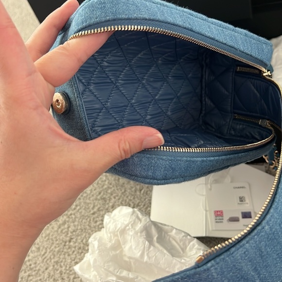 Chanel denim make up bag - Picture 5 of 6